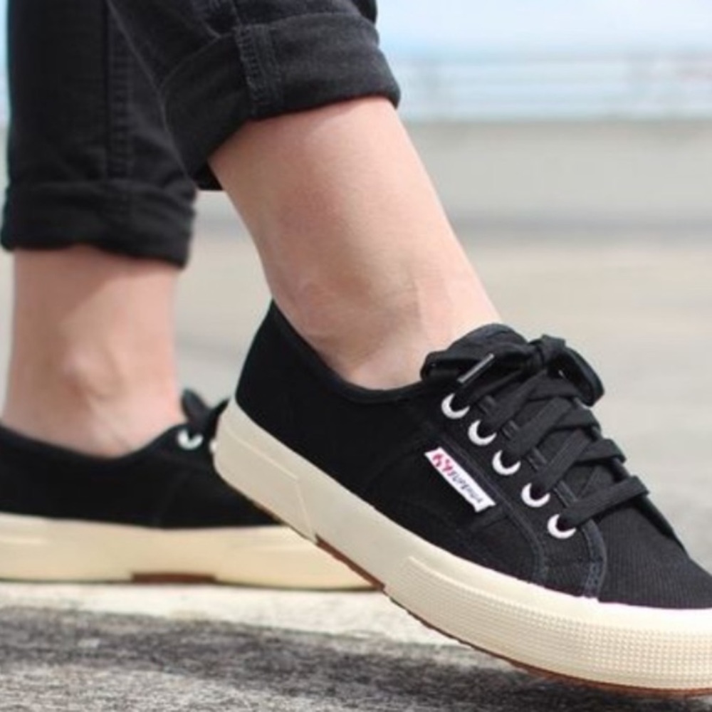 LAST CHANCE - 39 Black Superga